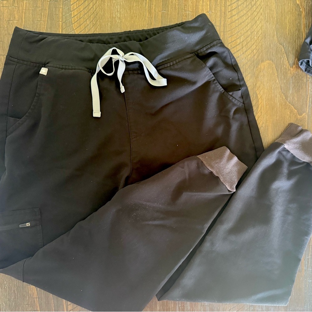 FIGS Black Jogger Pants size large